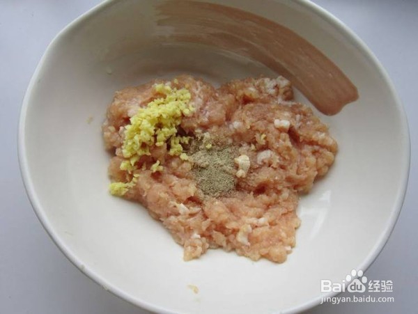 如何制作香菇鸡肉饺子