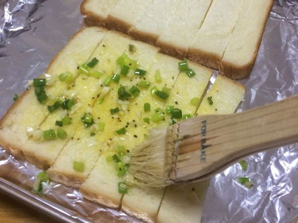黑胡椒葱香吐司条