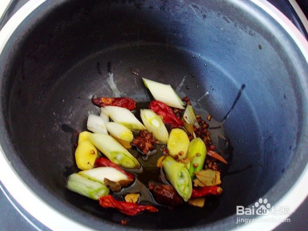 电饭煲焖鸡爪的做法