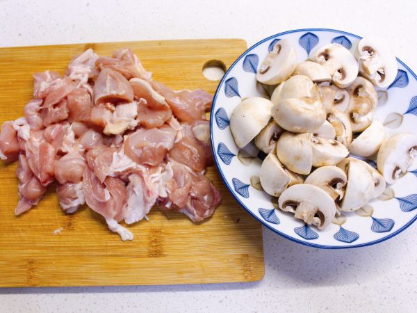 口蘑时蔬炒鸡块