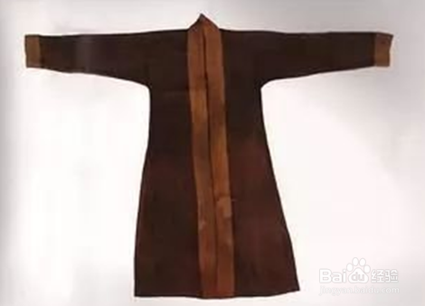 是一种袖口窄,而袖根较宽的袖型,后来清朝的马蹄袖就是源自箭袖的发展