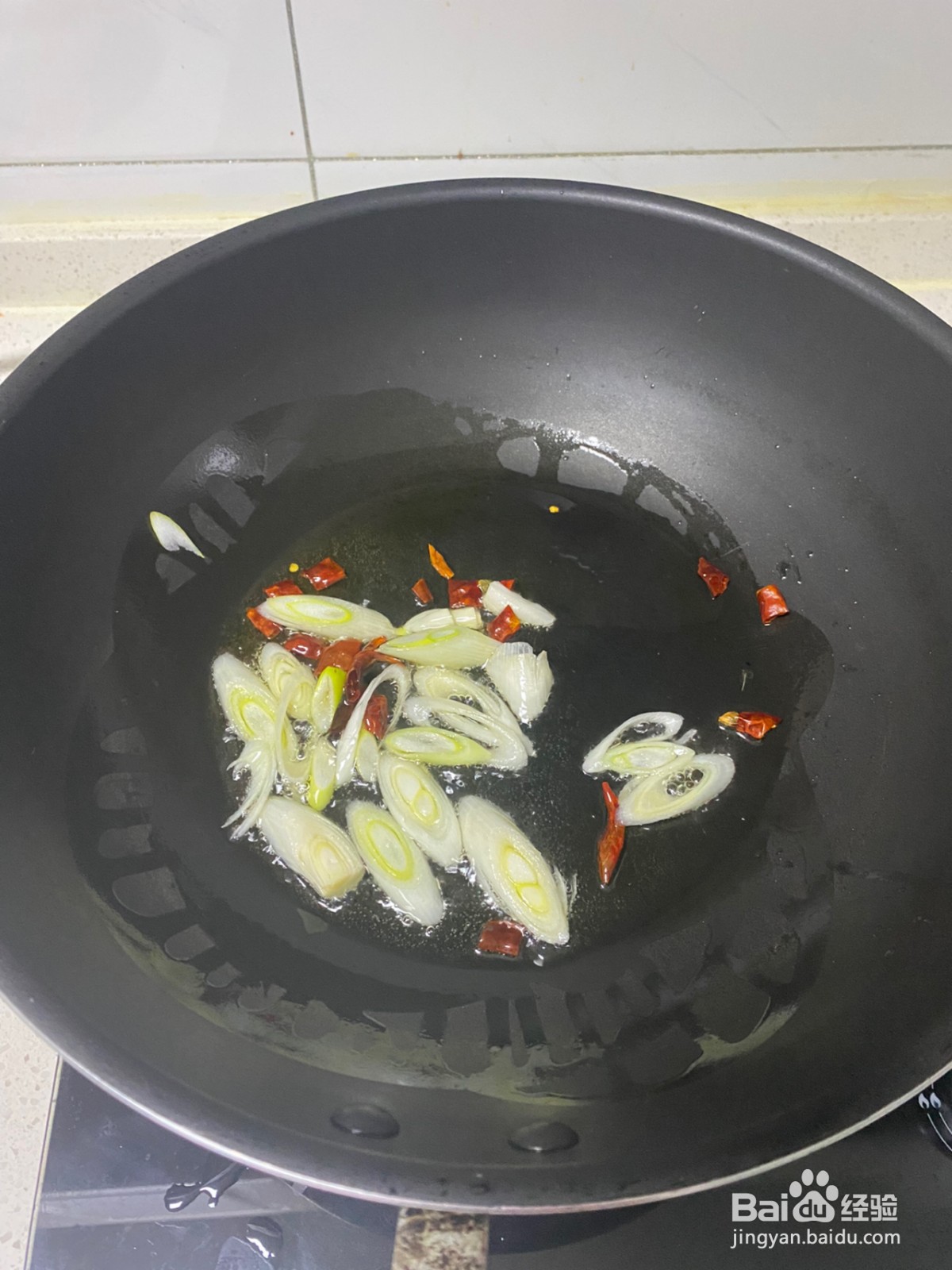 包菜炒腊肉的做法