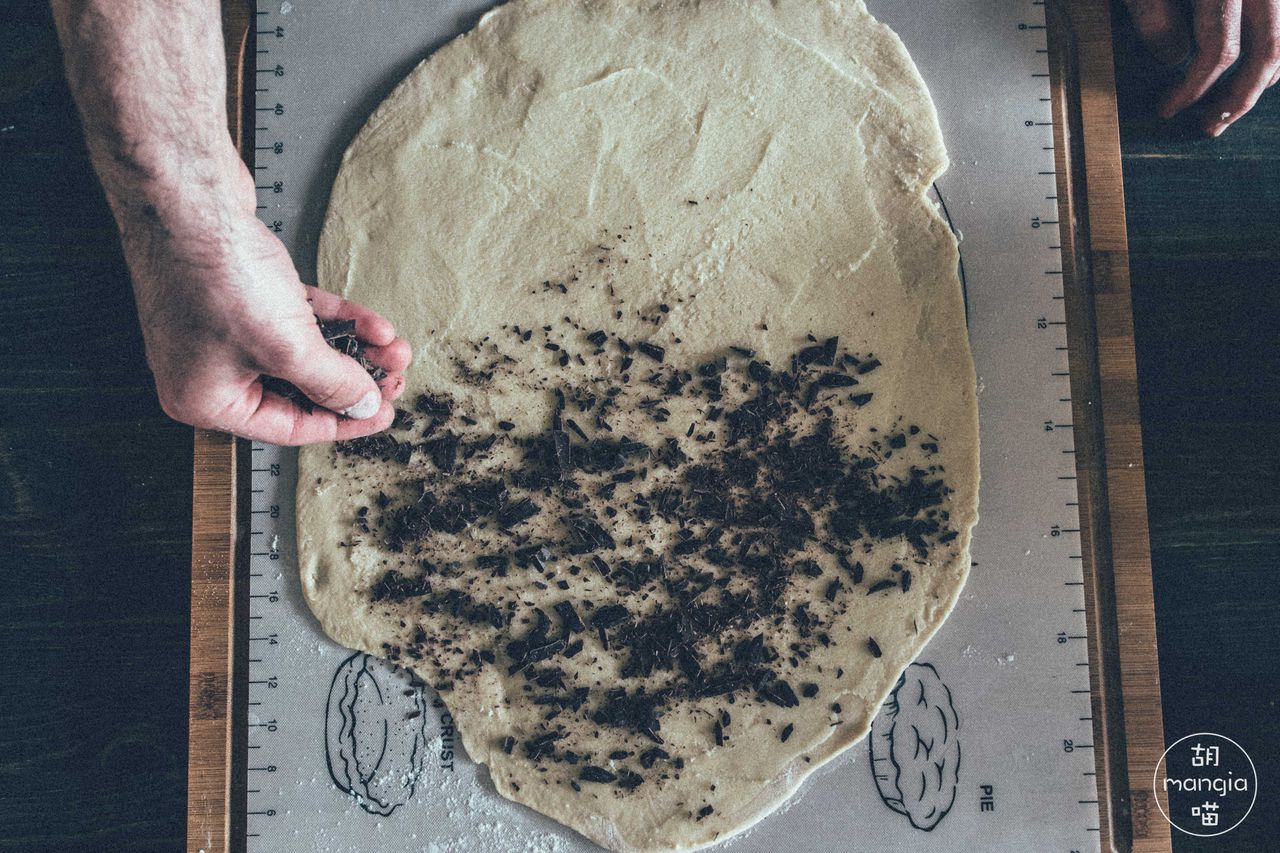 在家也能做美味的巧克力面包卷,十分好吃!