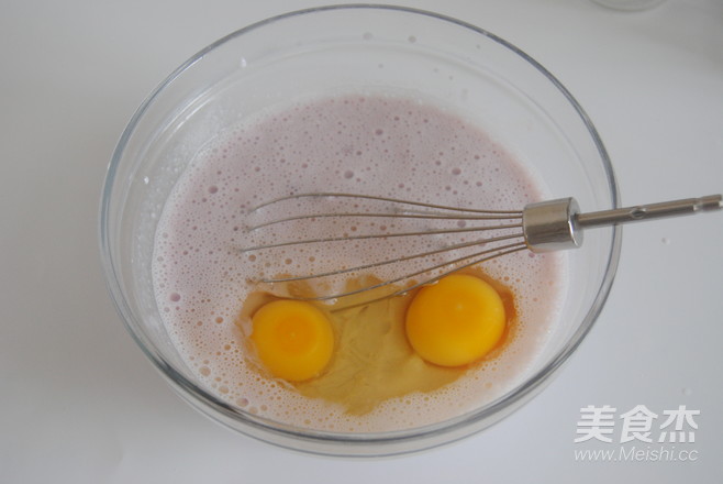 草莓加州葡萄干布丁