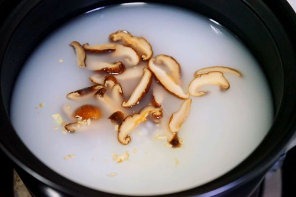 香菇肉沫蔬菜粥