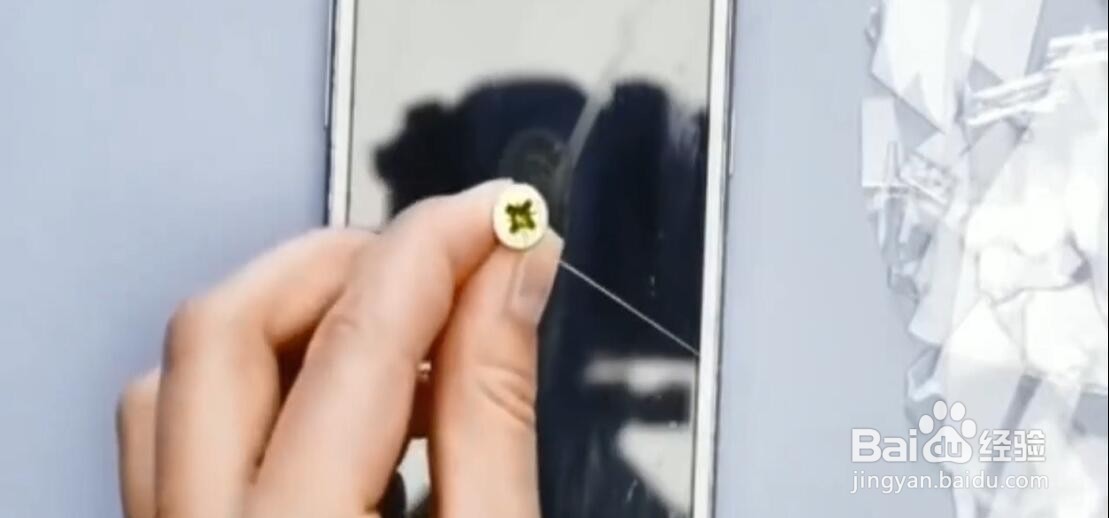 如何用塑料和钉子制作好玩有趣的现象。