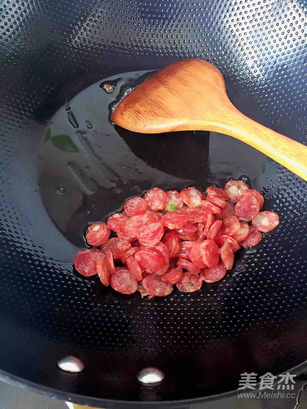 青椒炒腊肠的做法