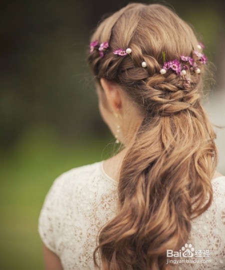 推荐美得冒泡的新娘发型,为你的婚礼添彩
