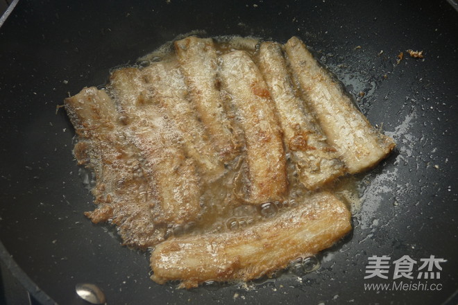 鲜菇浇带鱼的做法