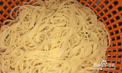 白汁蟹味菇拌意大利面的制作方法