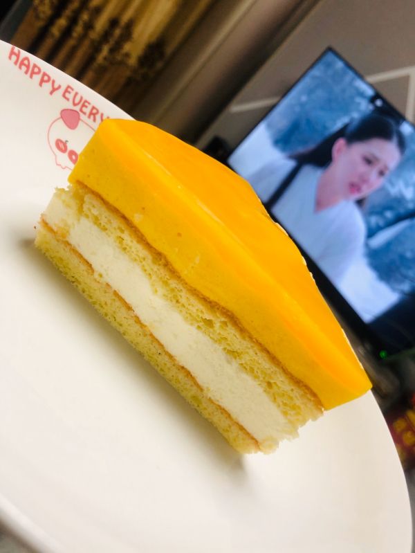 椰浆芒果慕斯蛋糕