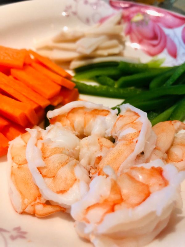 缤纷水果大虾双拼披萨