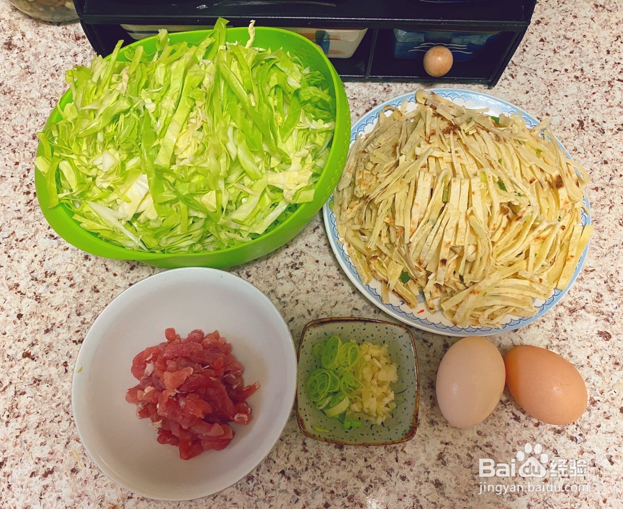 圆白菜炒饼怎么做