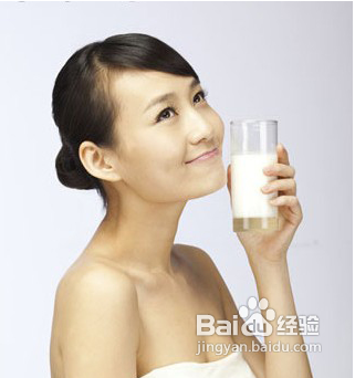 怎么样打造白滑肌肤，意想不到的牛奶美容法