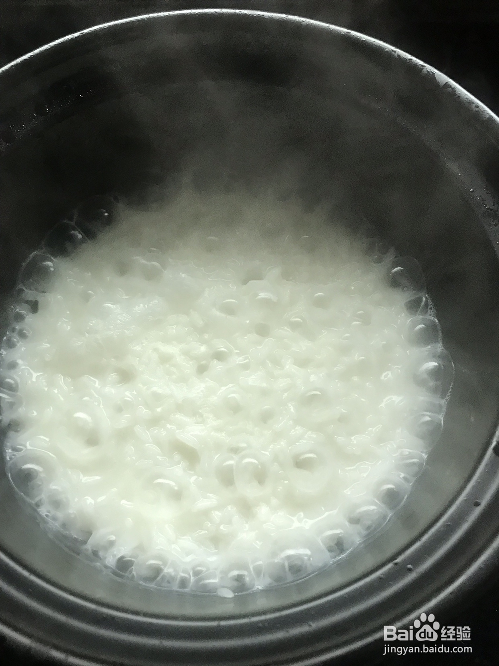 广式腊肠煲仔饭简单得很的家常做法