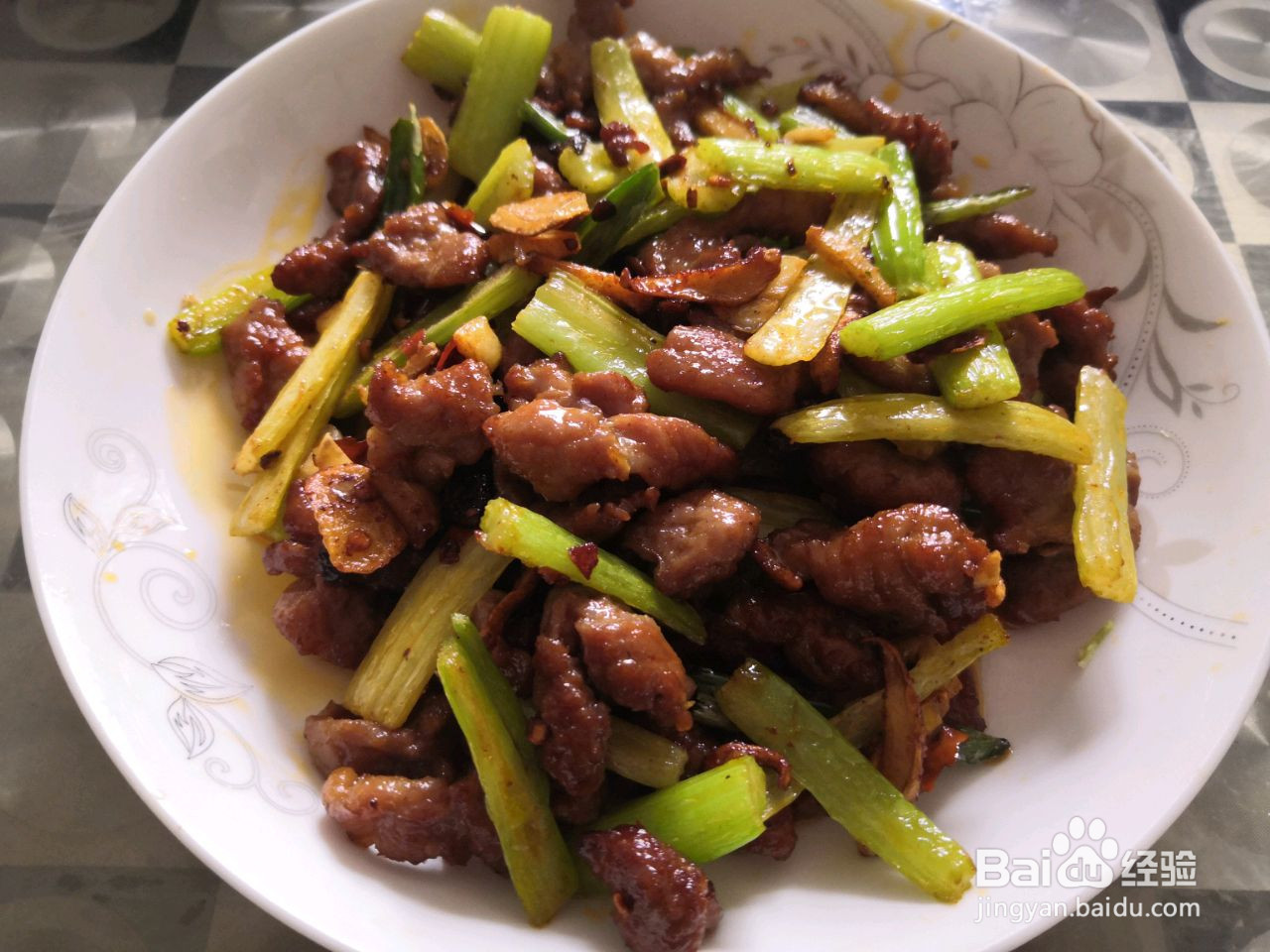 芹菜牛肉丝的做法