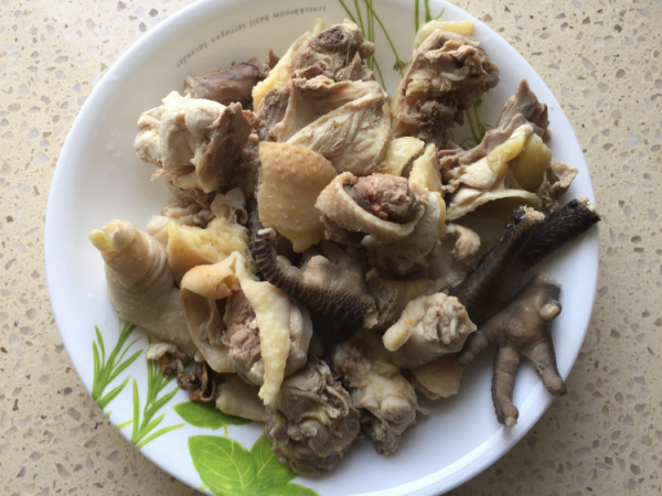 炖鸡汤时要不要把鸡油去扔掉