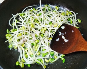 豆芽炒豆干的家常做法