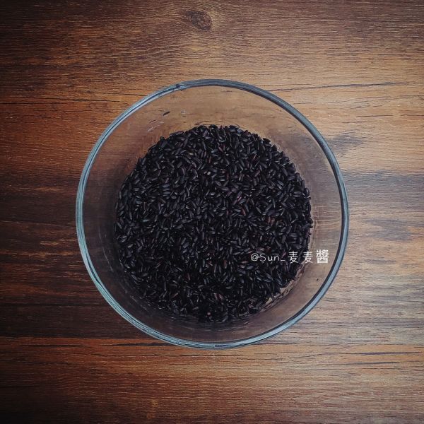 红枣花生黑米糊