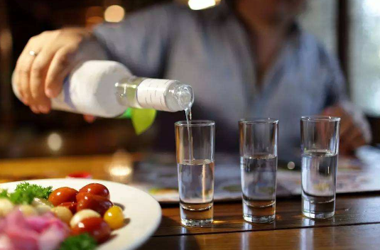 有胃病的人能不能喝白酒