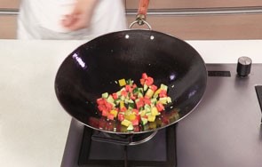 美味的彩椒炒茄子