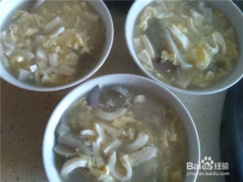 蘑菇豆腐鸡蛋汤