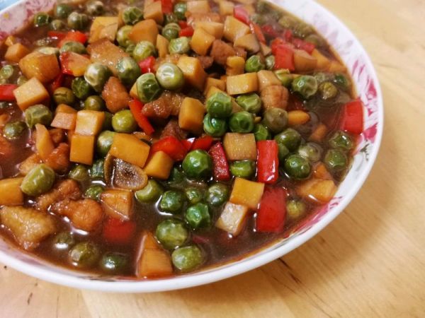 肉丁杏鲍菇烧豌豆