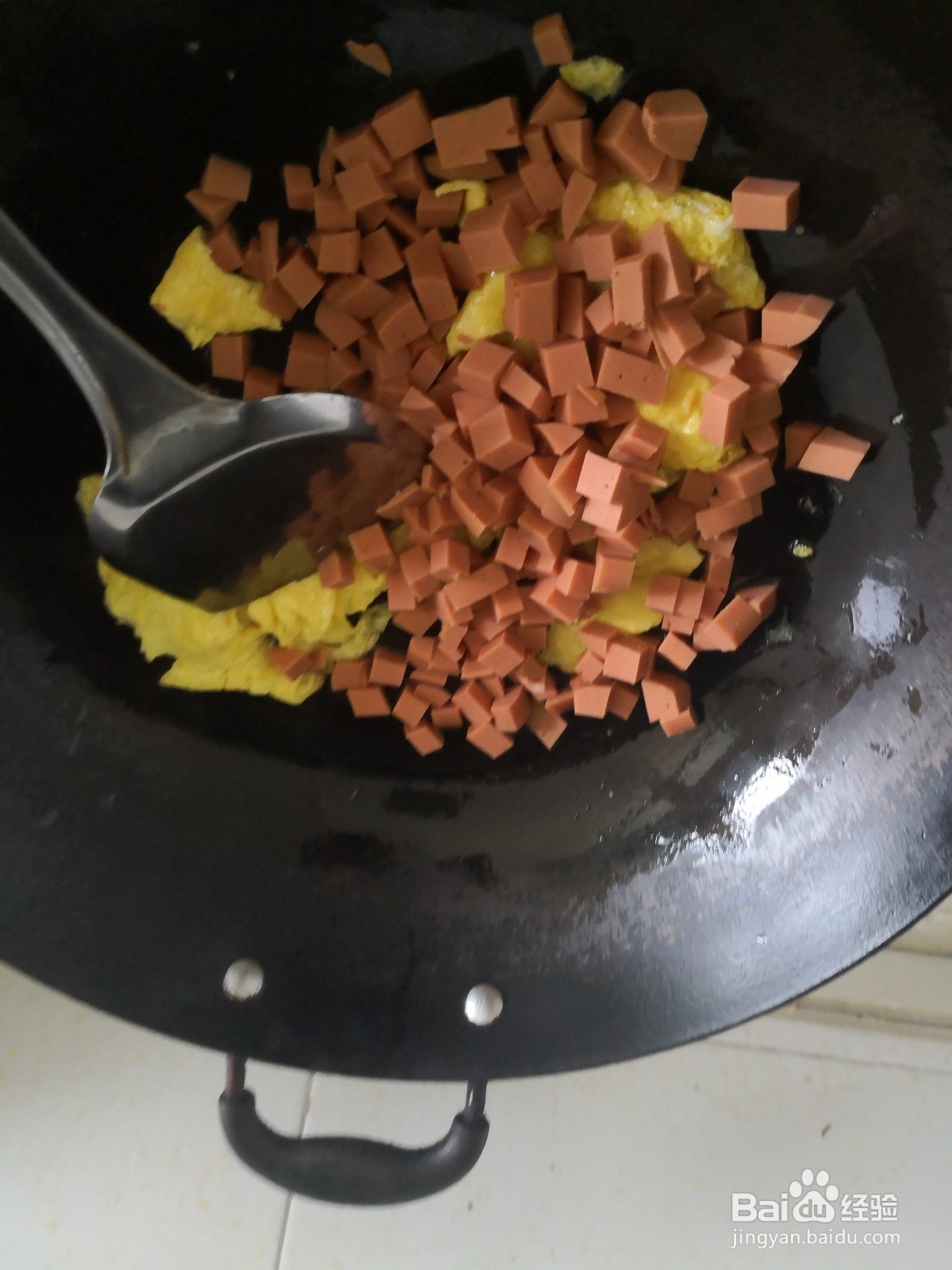 如何制作青椒火腿肠炒鸡蛋