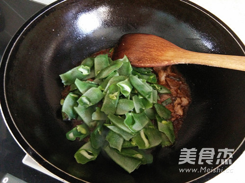 风味扁豆辣椒闷烧肉