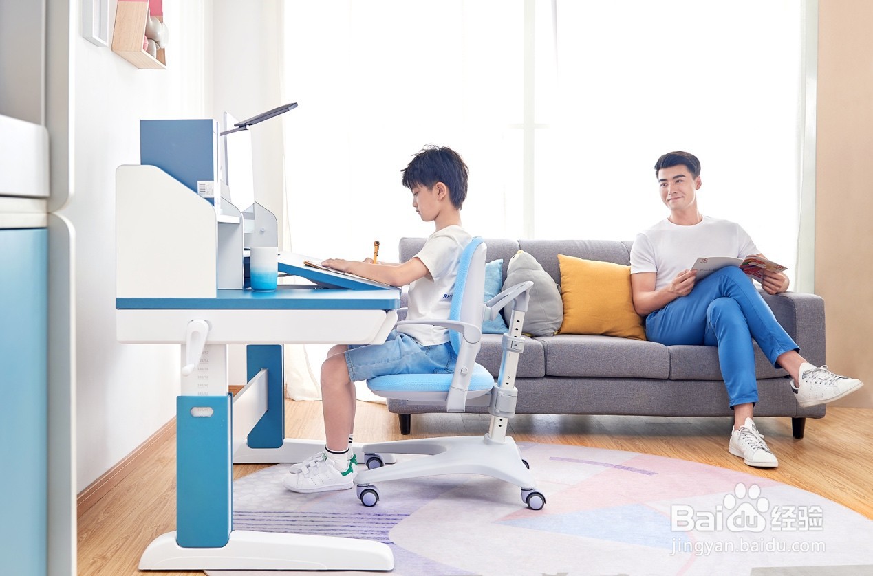 选择学生书桌应当注意哪些问题