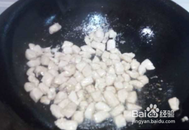 如何做酱爆鸡丁