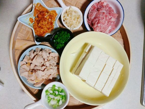 咸蛋黄肉沫烧豆腐