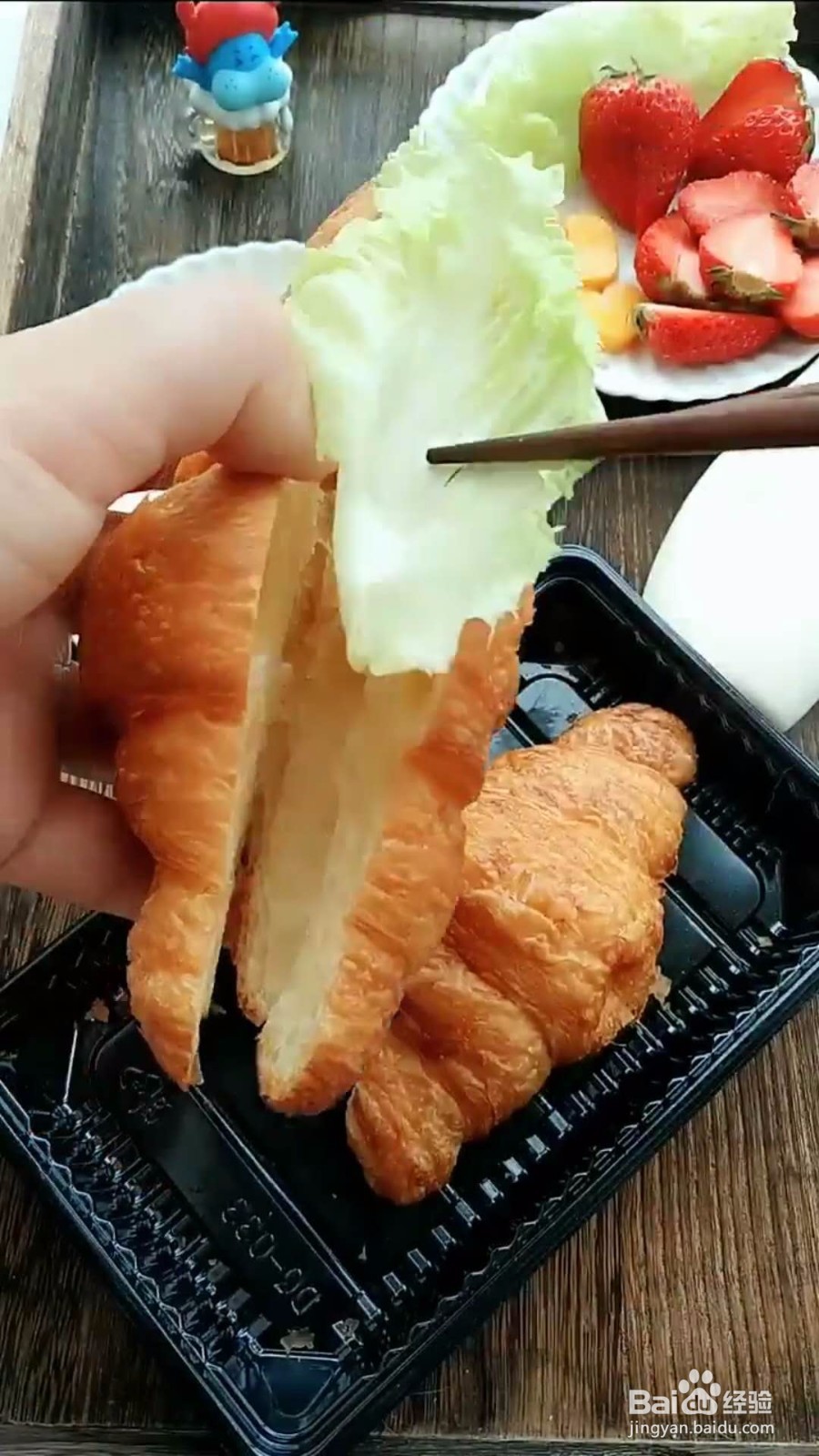 可颂面包自制早餐三明治