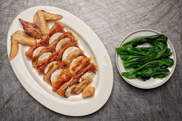 金鸡报喜配莲藕排骨汤