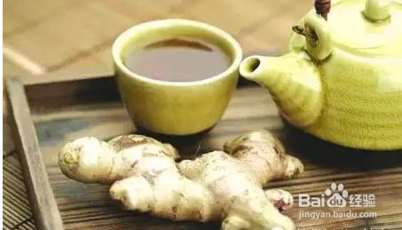 坐月子生姜艾叶洗头方法