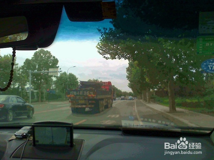 在通道行驶的车辆怎样安全行驶