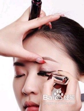 白领丽人如何化淡妆最得体