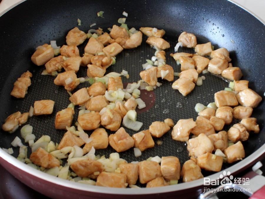 西兰花炒鸡丁的做法，西兰花炒鸡丁怎么做好吃