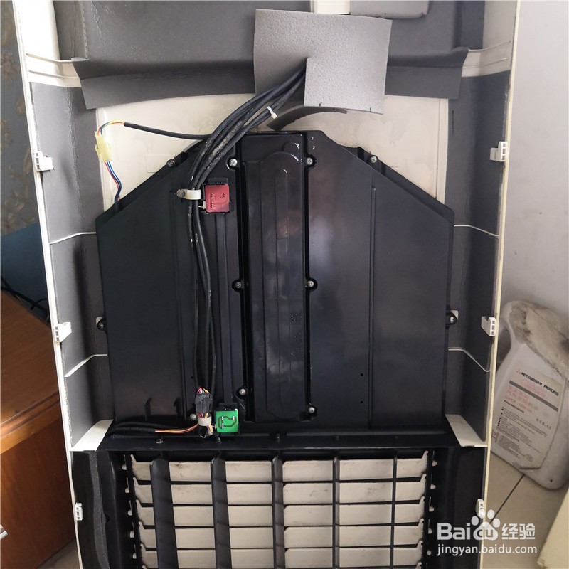 如何维修空调进风口面板不能自动关闭打开的办法