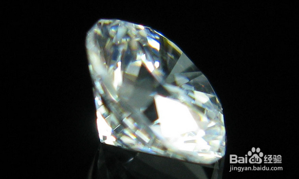 如何区分钻石与锆石
