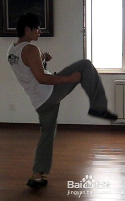 正蹬腿踢击训练的技巧