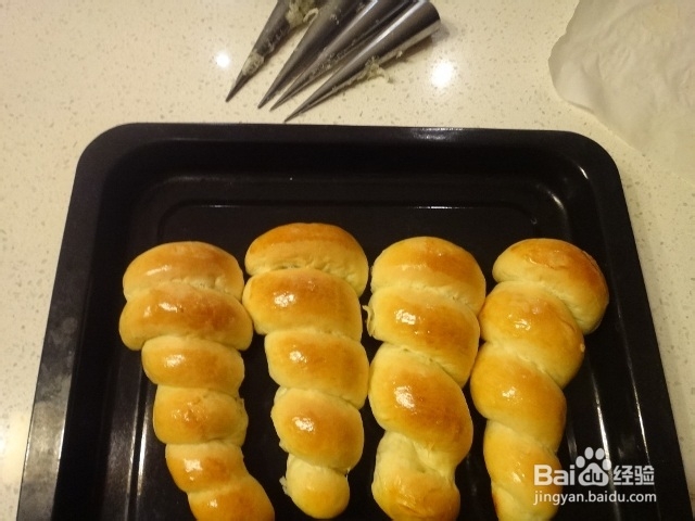 如何制作怀旧的【掼奶油螺旋面包卷】