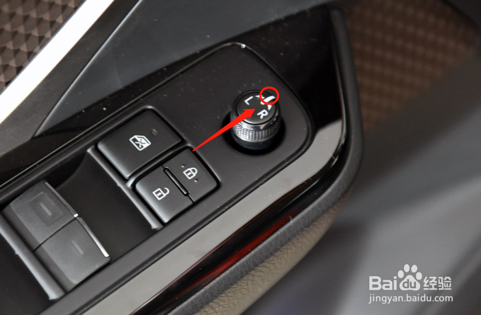 丰田C-HR汽车后视镜怎么调节