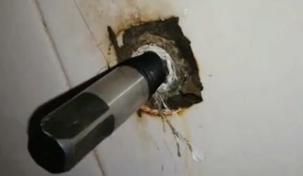 厨房三角阀拧断了 一半在墙内 怎么办