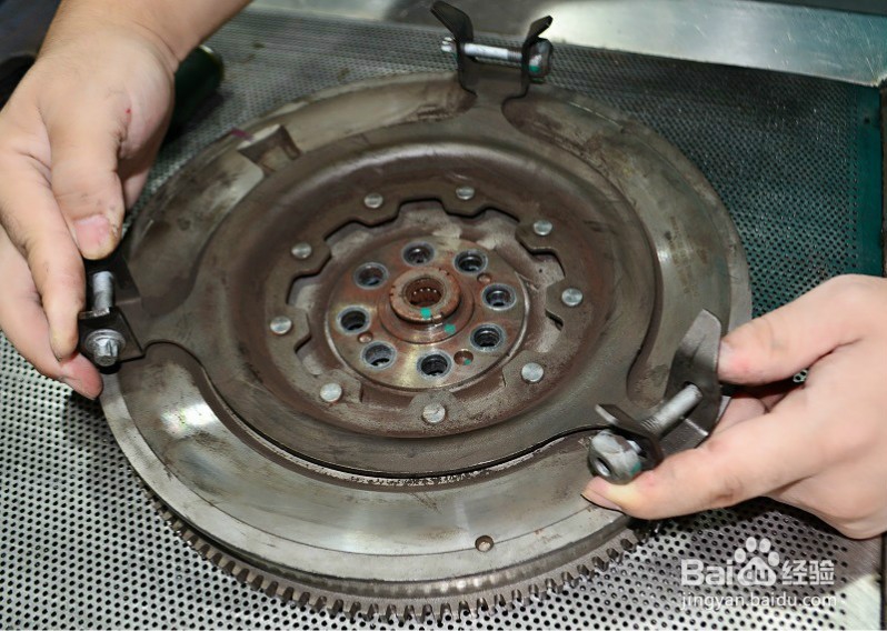 名爵GT双离合变速箱异响，常见故障维修方案