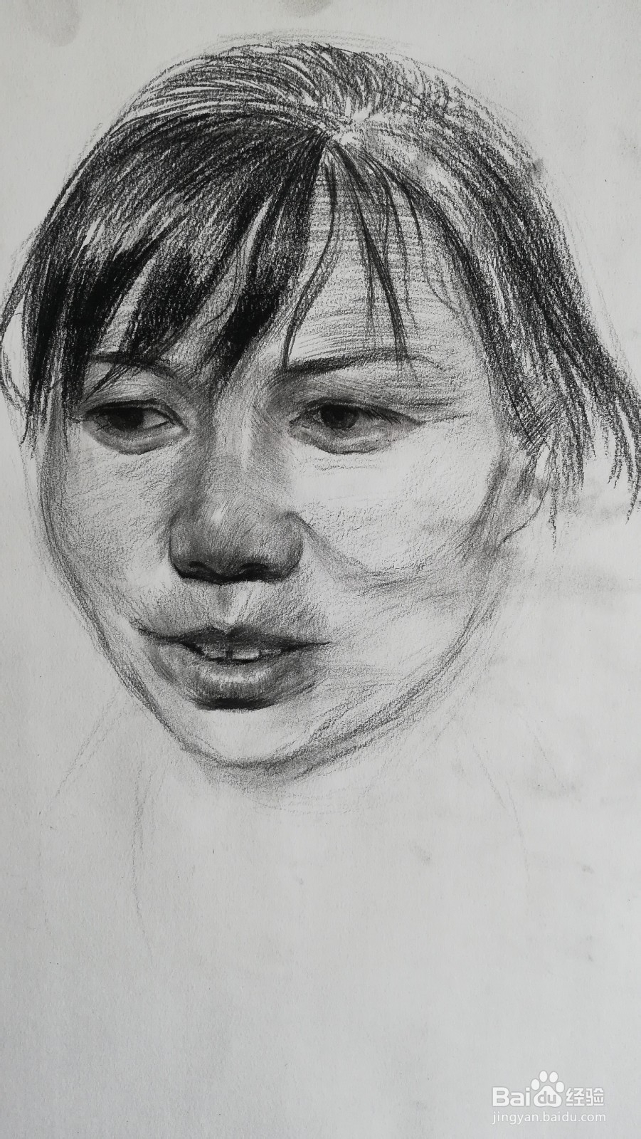 怎么画中年妇女的素描肖像