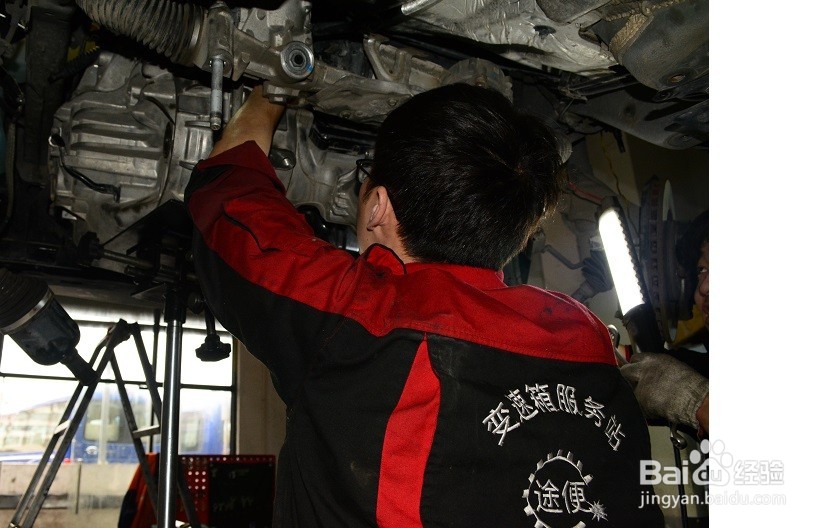 吉普自由光,显示维修变速器,故障灯