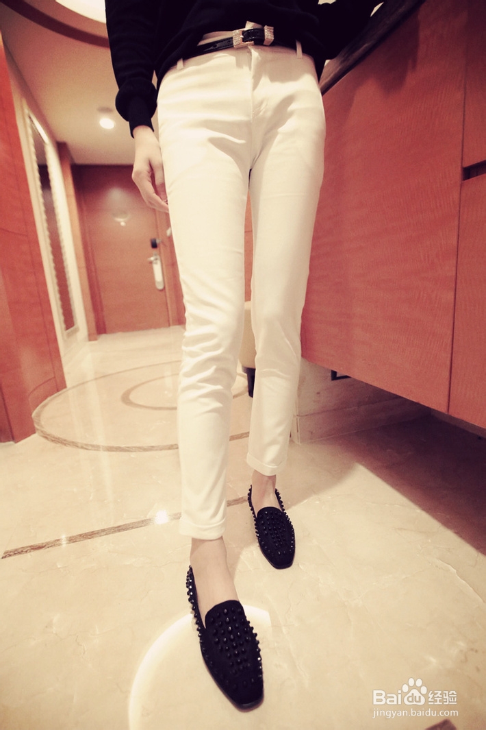 学院女生的小性感装扮