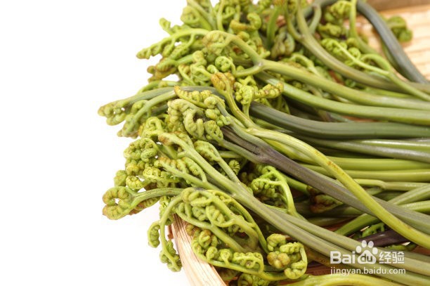 蕨菜怎么处理才能吃