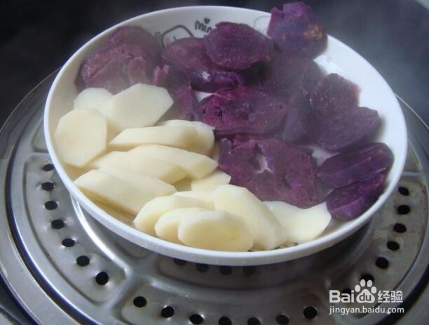 <b>在家自制山药紫薯鲜奶冻</b>